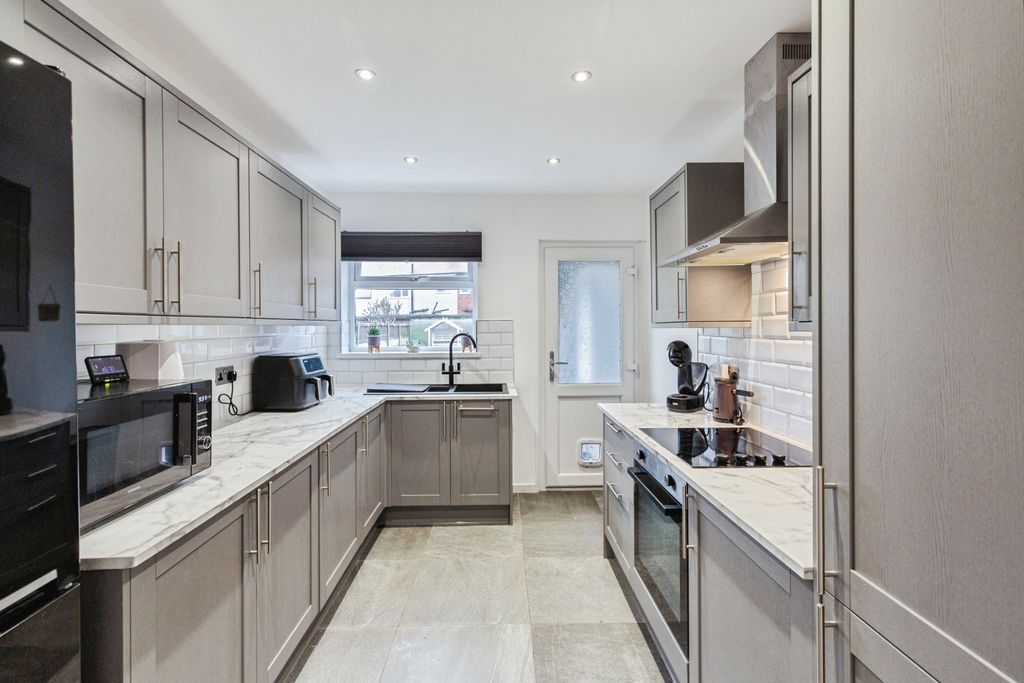 Property photo 2 of 20 Kitchen