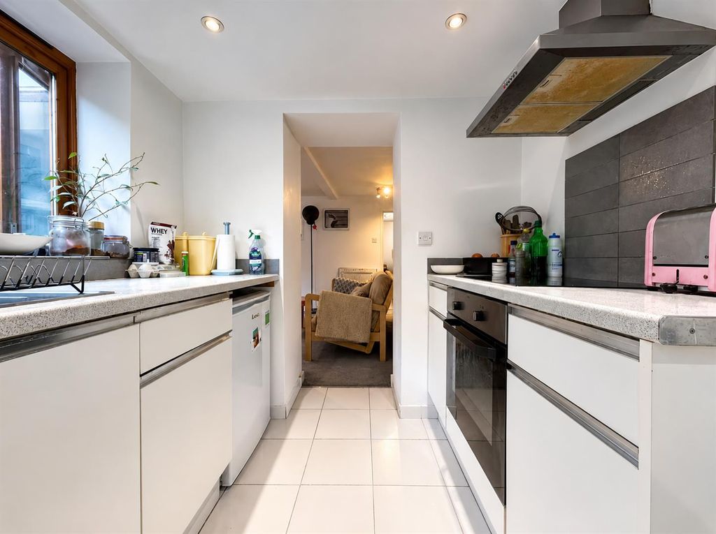 Property photo 2 of 10 Kitchen