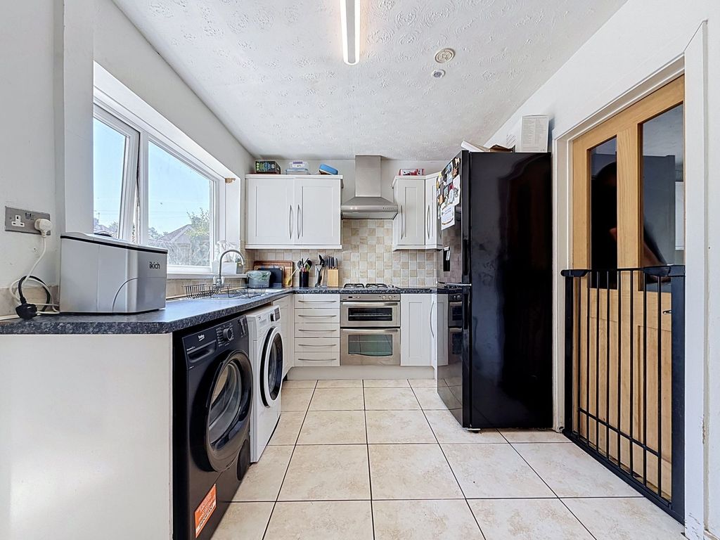 Property photo 3 of 16 Kitchen