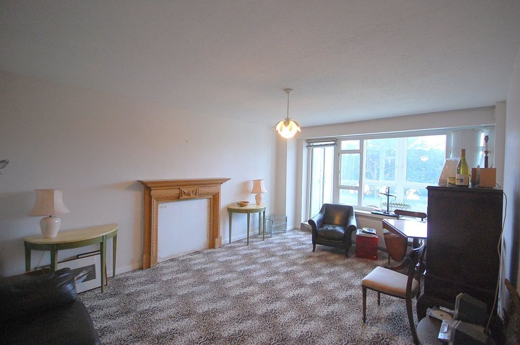 Property photo 3 of 6 Living Area