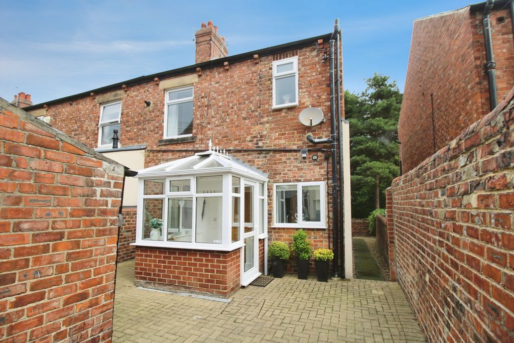 Property photo 1 of 20 External
