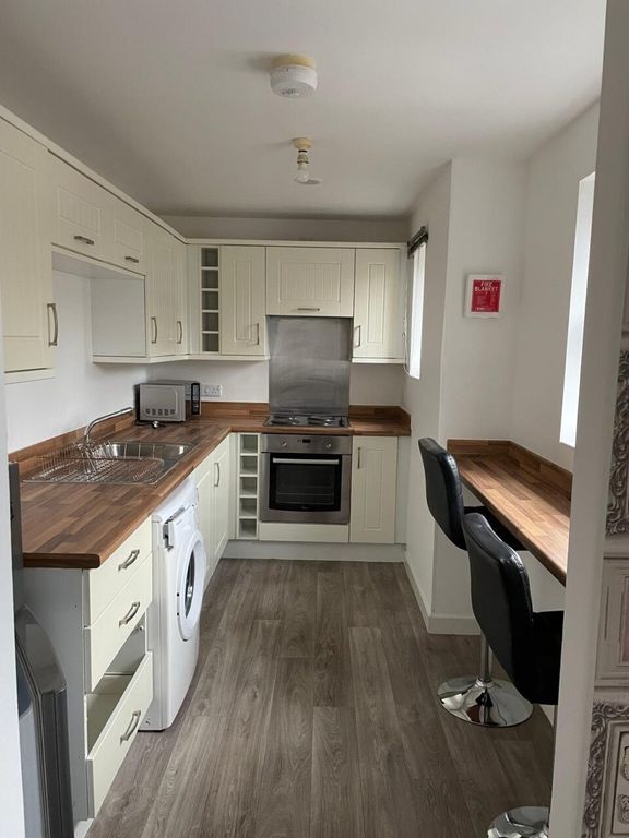 Property photo 2 of 8