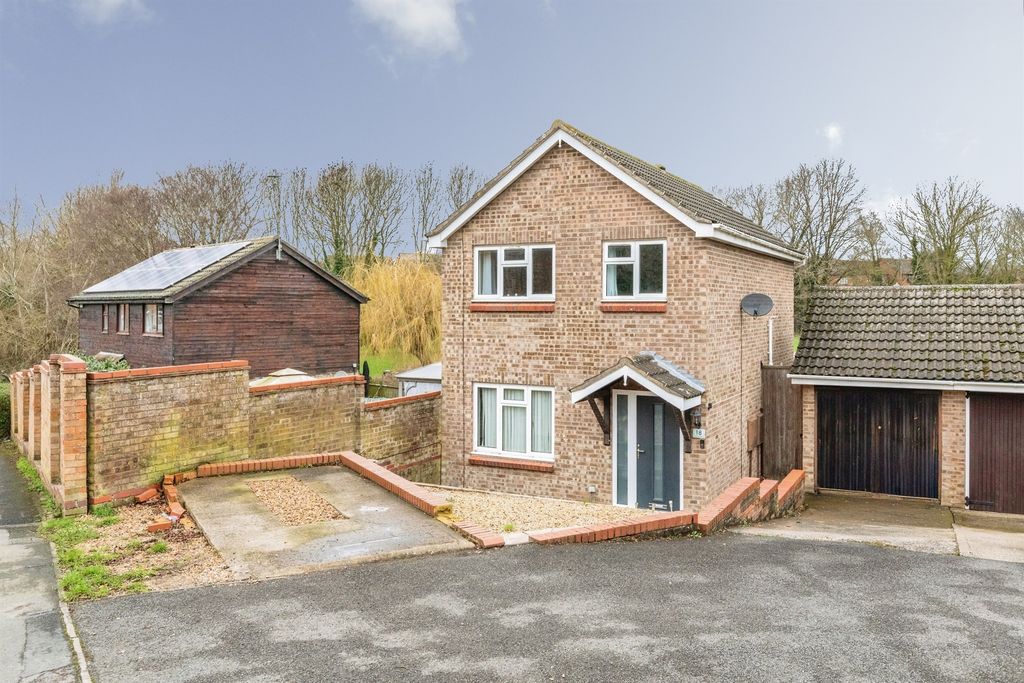 Property photo 2 of 12