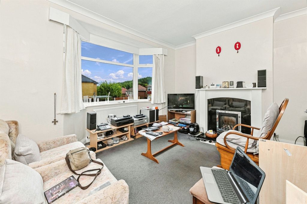 Property photo 2 of 9