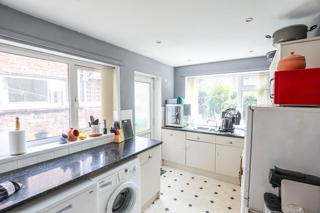 Property photo 3 of 17 Kitchen