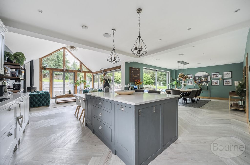 Property photo 2 of 17 Ecba0c8A-9E6d-4Dd...