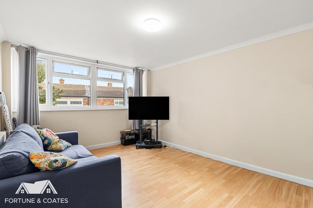Property photo 3 of 10 Longfield_3.Jpg