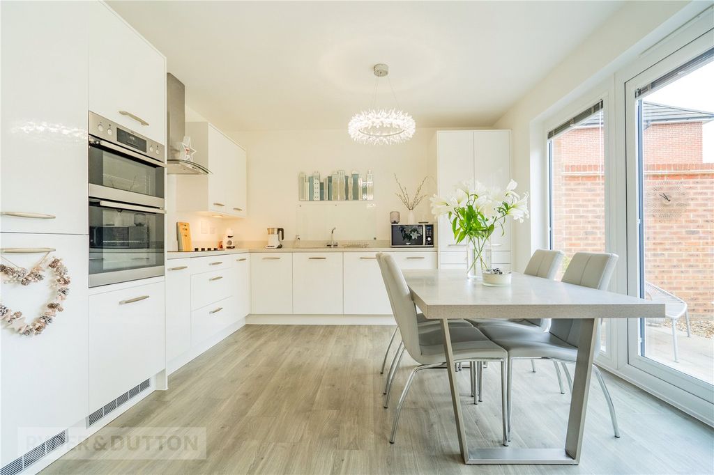 Property photo 2 of 24 Dining Kitchen