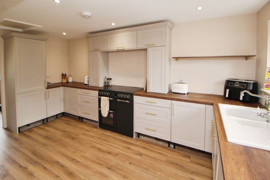 Property photo 3 of 11 Pbox-Img.Jpg