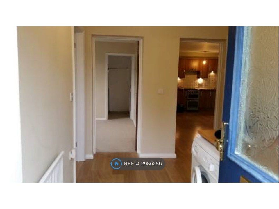 Property photo 2 of 10 Entryway