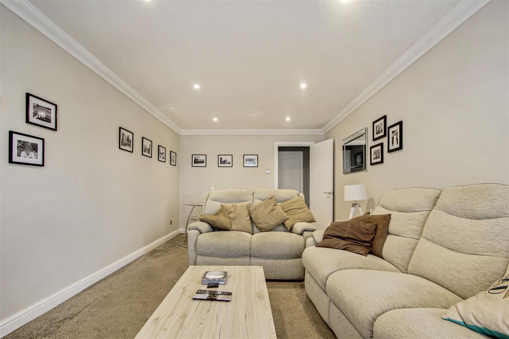 Property photo 2 of 12 37 Greenways-008.Jpg