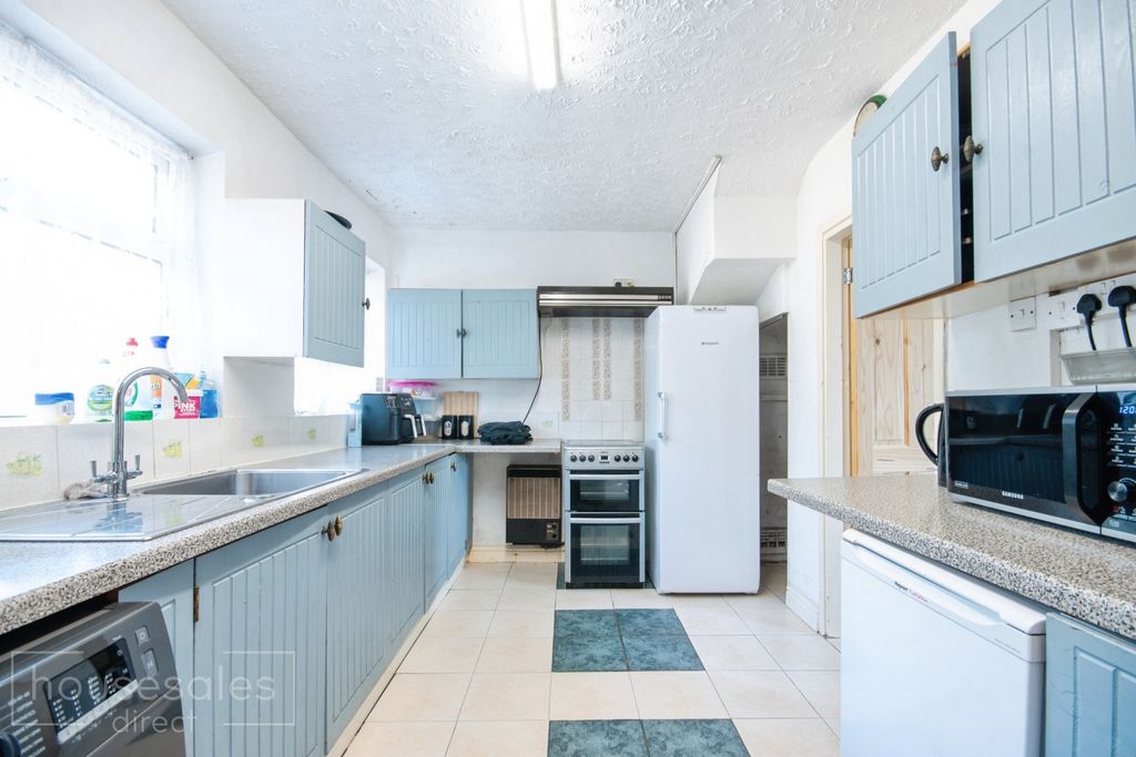 Property photo 2 of 10