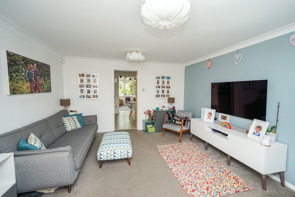 Property photo 2 of 28
