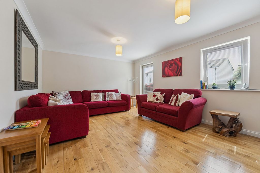 Property photo 2 of 31