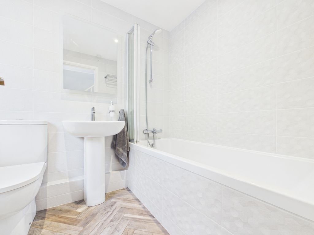 Property photo 3 of 30 Cam01984G0-Pr0568-Still013