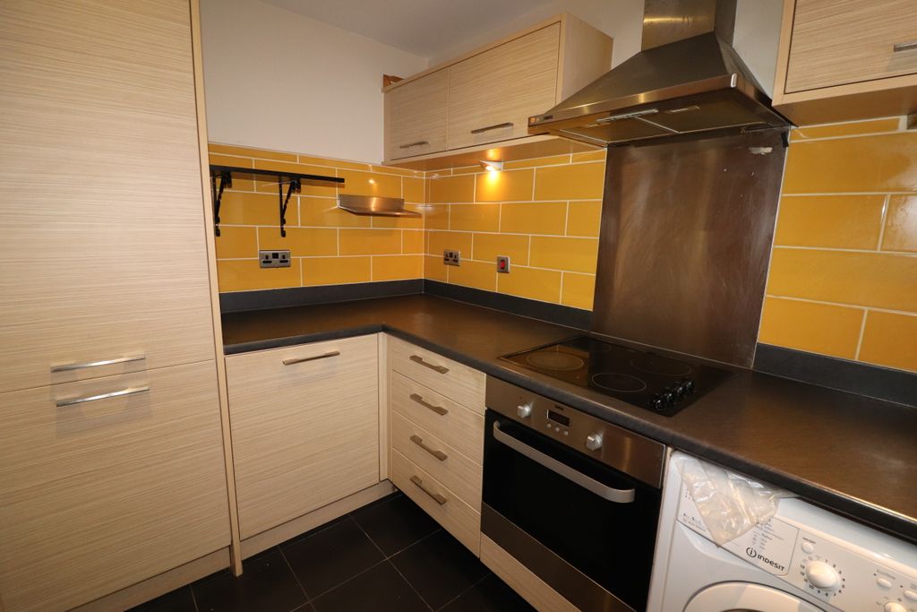 Property photo 3 of 11 Kitchen