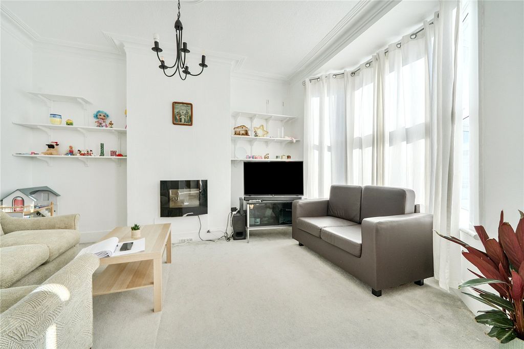 Property photo 2 of 18 Picture No. 08