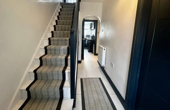 Property photo 1 of 7 Hallway
