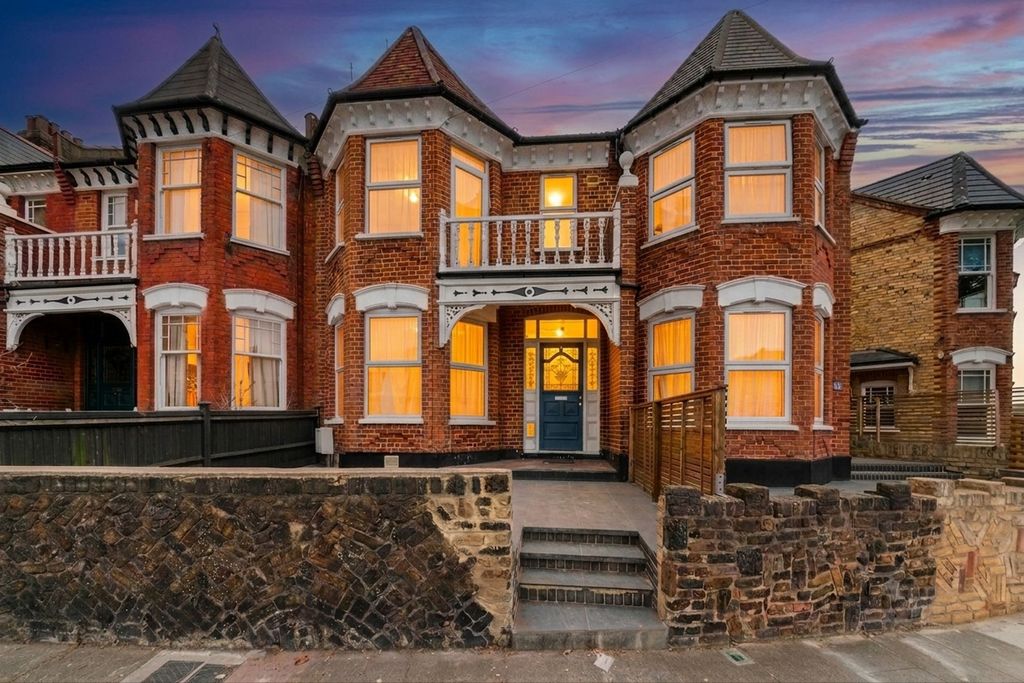 Property photo 1 of 19