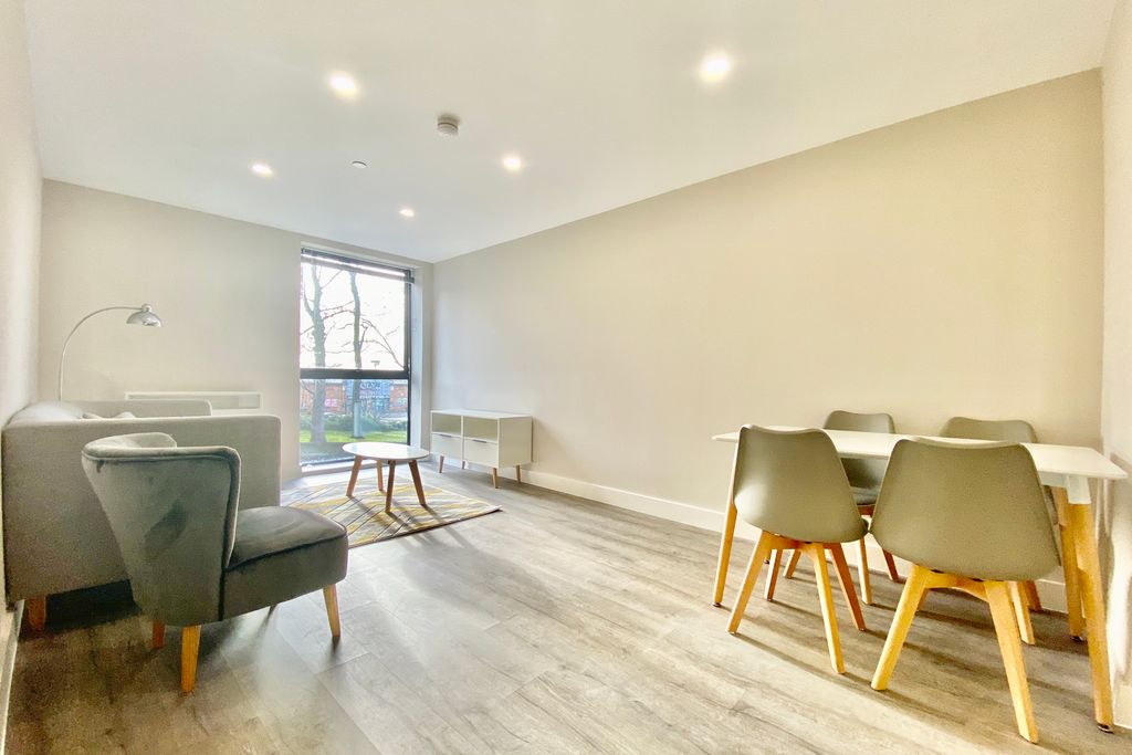 Property photo 3 of 9 Photo 02