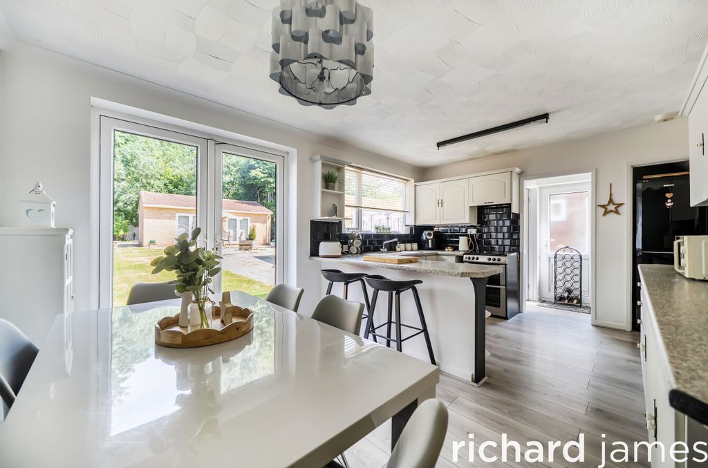 Property photo 2 of 18 F950F61815034dab9c9B162d9432A3c9
