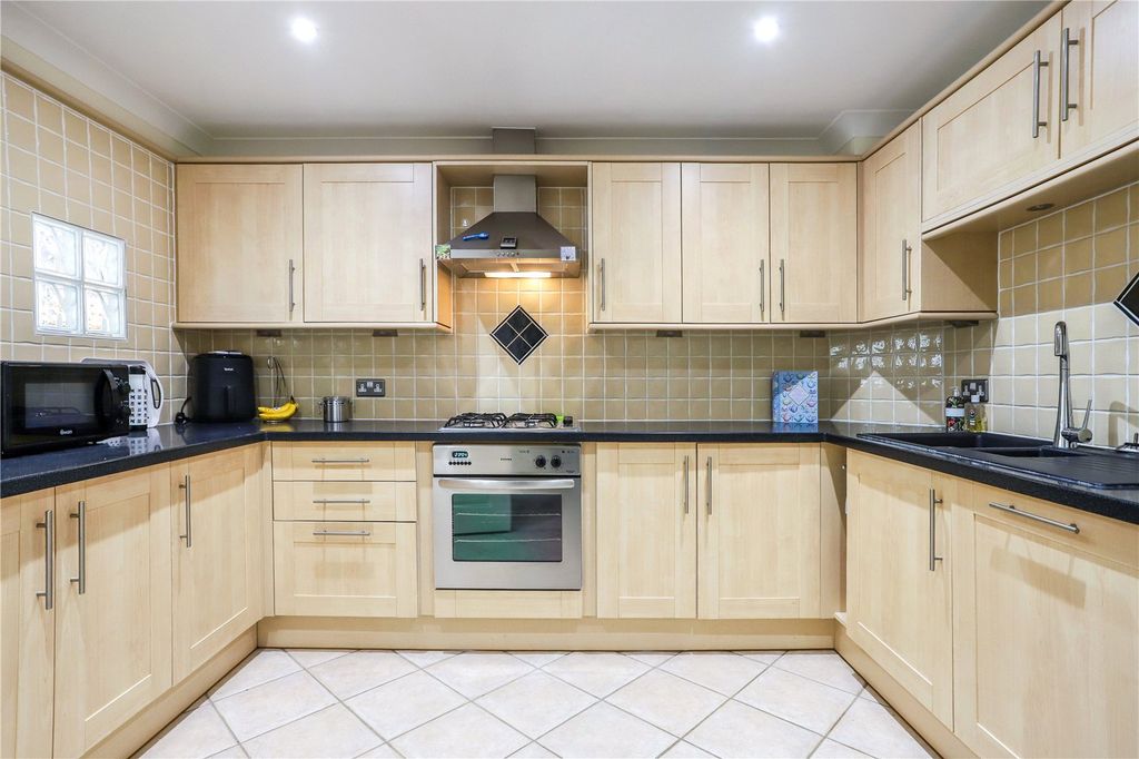 Property photo 2 of 23 Picture No. 24
