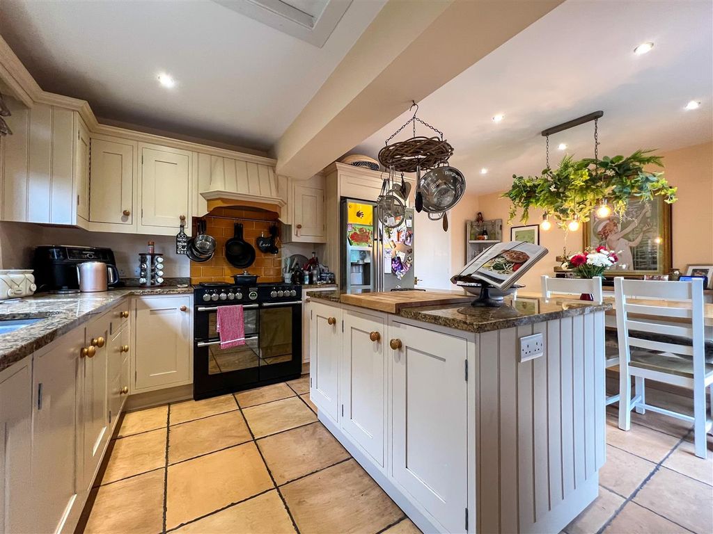 Property photo 3 of 34 Kitchen Diner