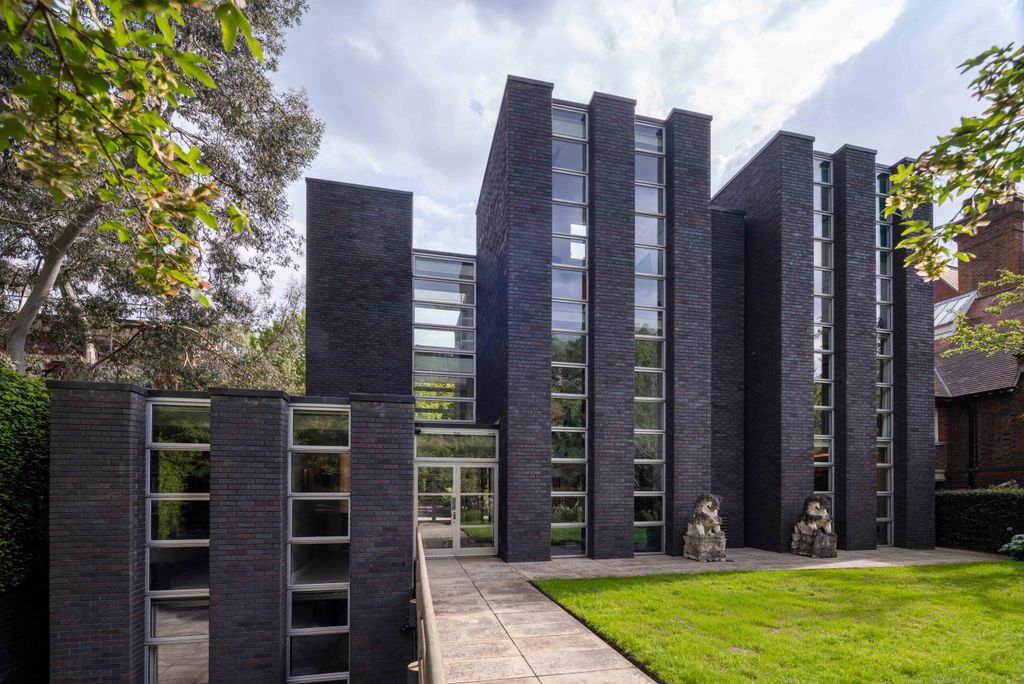 Property photo 1 of 20