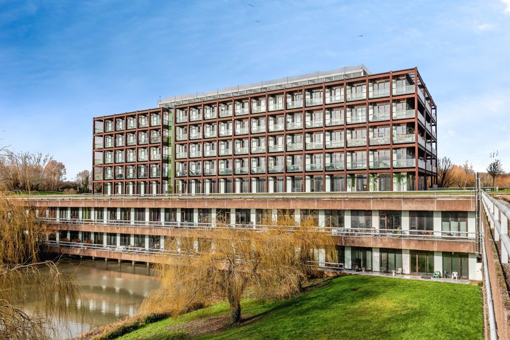 Property photo 1 of 12