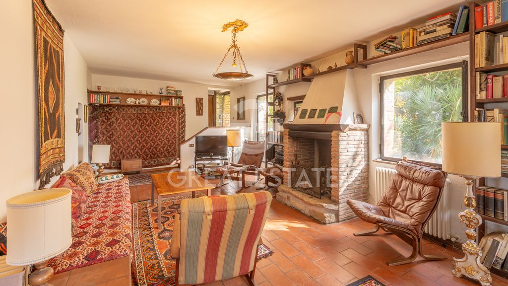 Property photo 2 of 66 Interiors