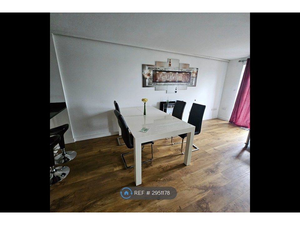 Property photo 2 of 12 Living Room