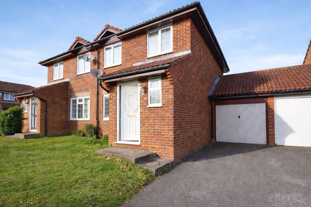 Property photo 1 of 11 Front