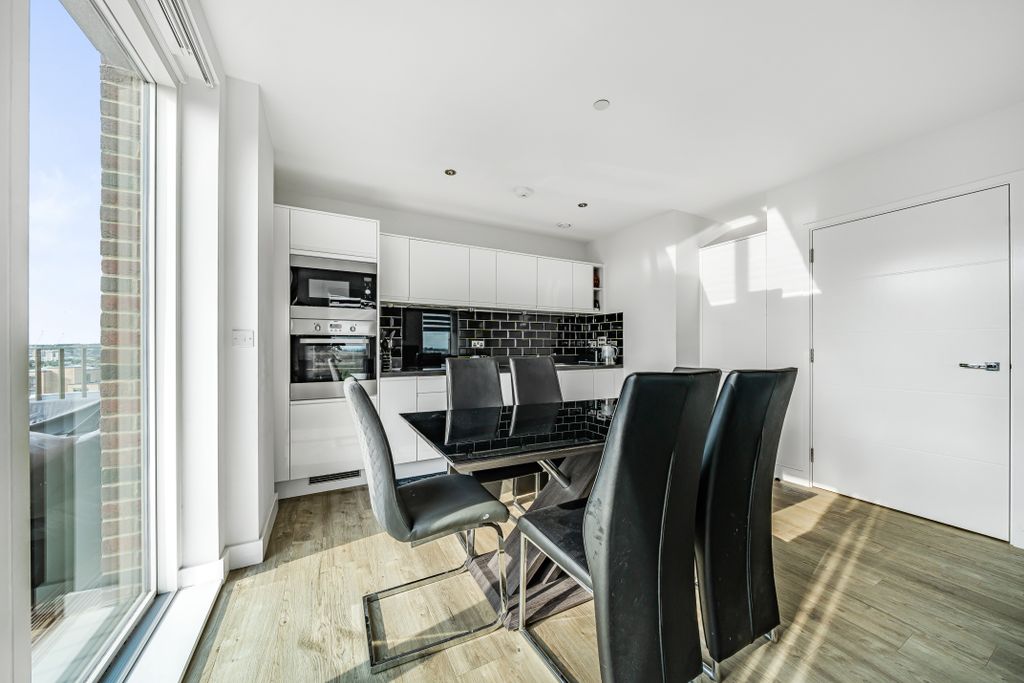 Property photo 3 of 11 Dining Area