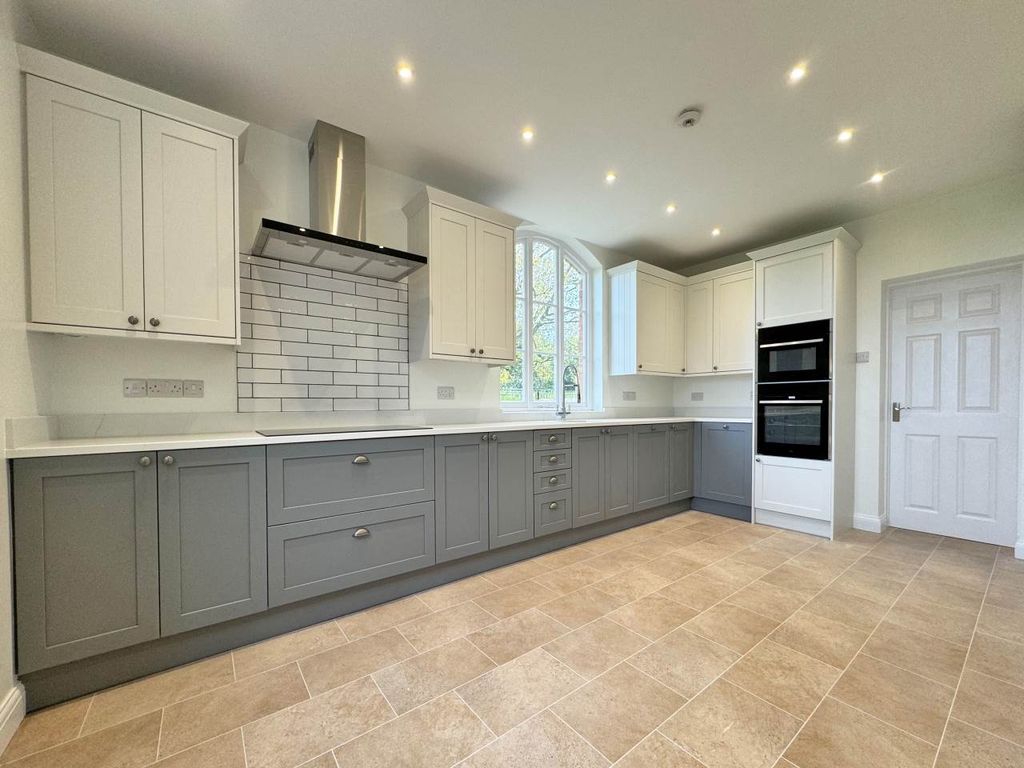 Property photo 3 of 20 Image00006