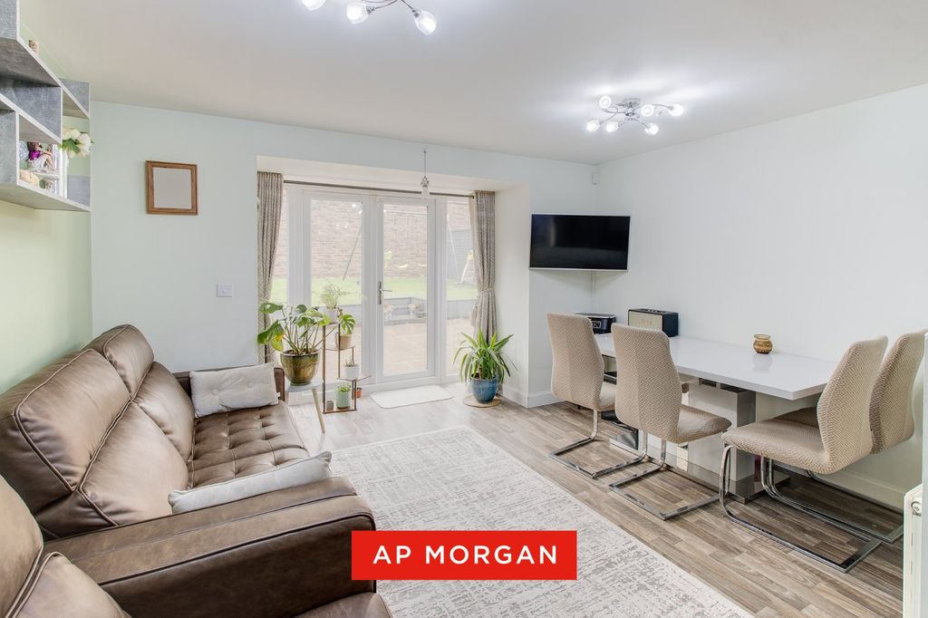 Property photo 2 of 18 Picture No. 32