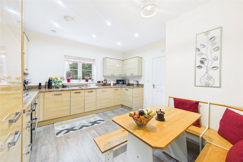 Property photo 2 of 15 Picture No. 12