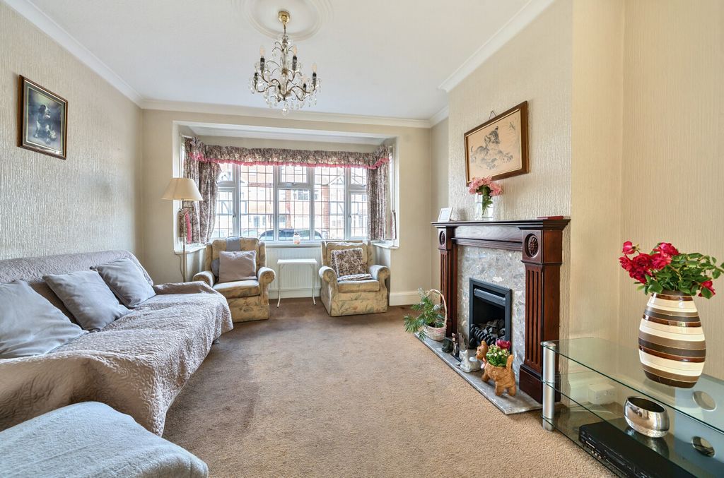 Property photo 2 of 12 1310322-7-684B337...