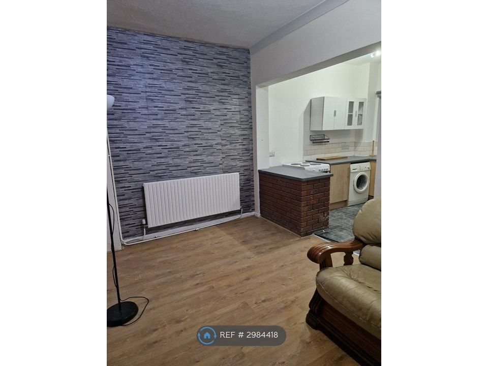 Property photo 1 of 13 Livingroom 2