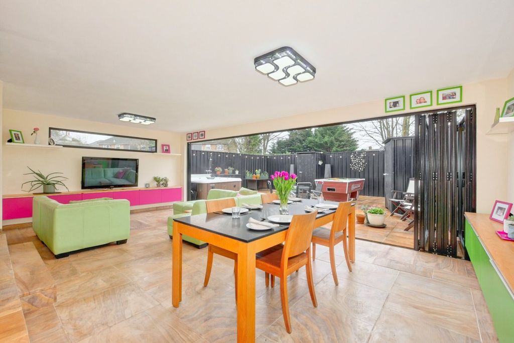 Property photo 3 of 45