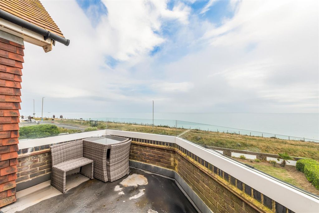 Property photo 2 of 17 Flat 4 Newick Place-15.Jpg