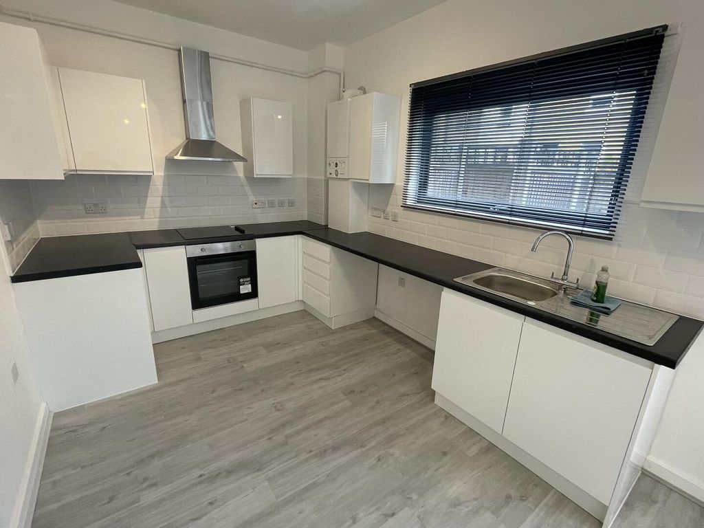 Property photo 2 of 9 Kitchen
