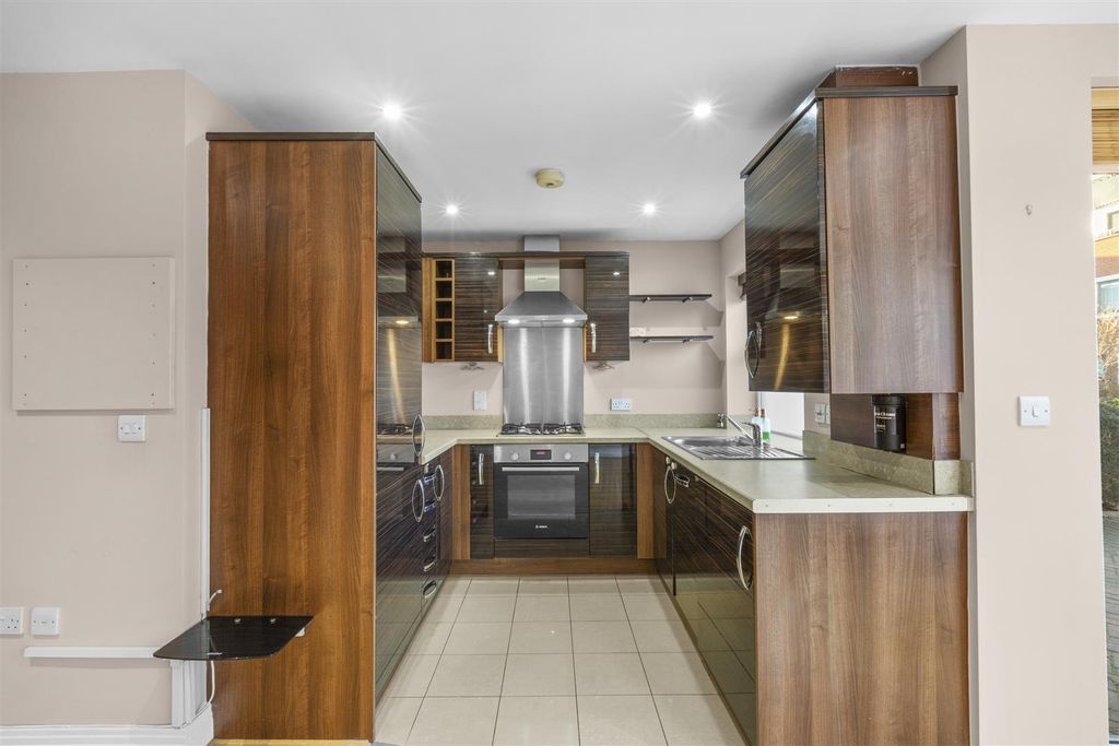 Property photo 3 of 12 Kitchen