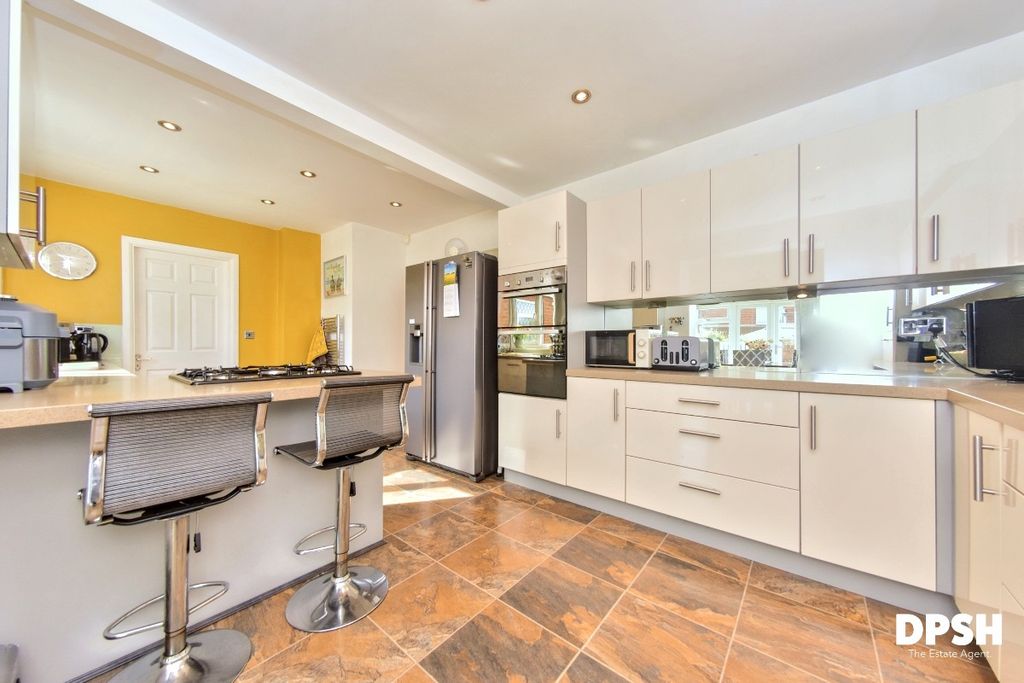 Property photo 3 of 38