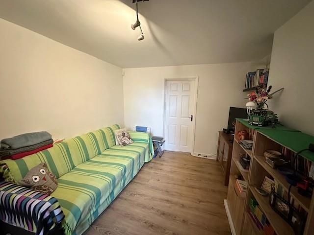 Property photo 2 of 8 Lounge