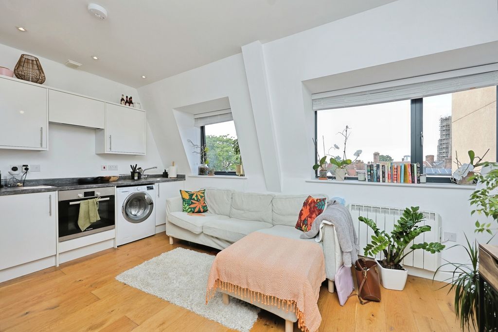 Property photo 2 of 8 Pbox-Img.Jpg