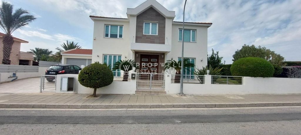 Property photo 1 of 40