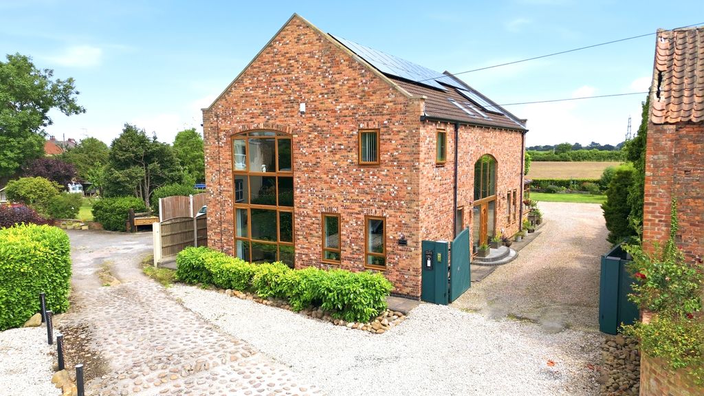 Property photo 1 of 59 Img003