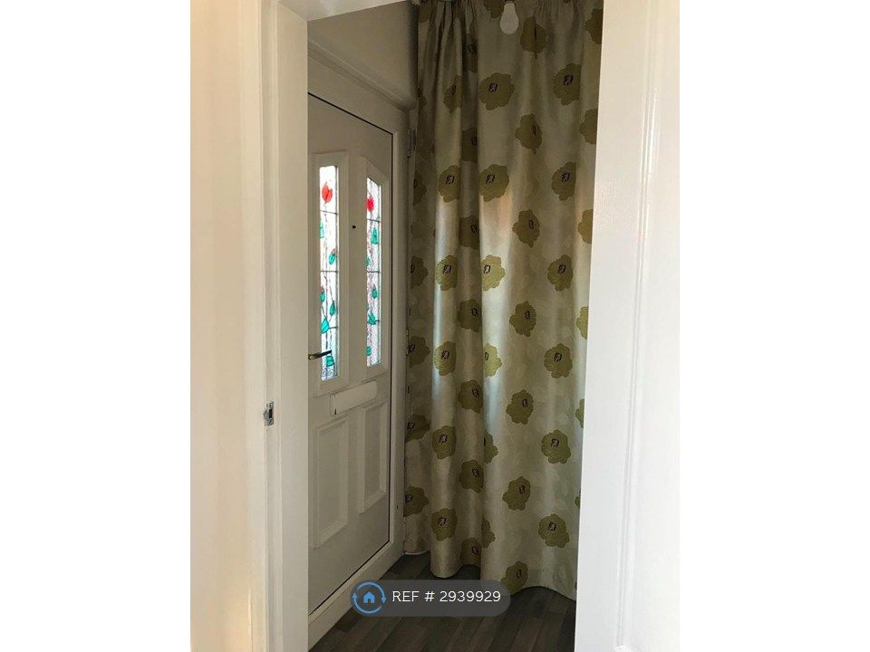 Property photo 2 of 13 Entrance Hall