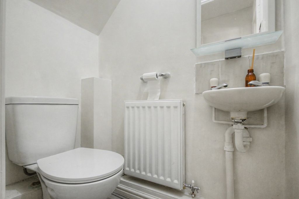 Property photo 3 of 18 16