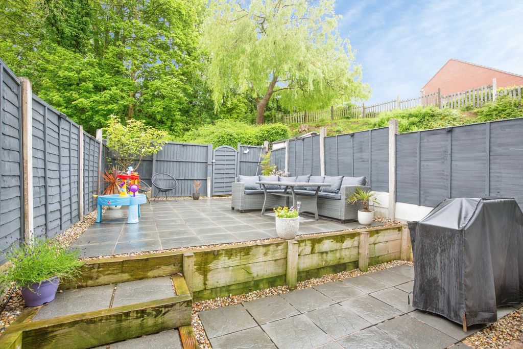 Property photo 2 of 18 29047048-Mw26-104